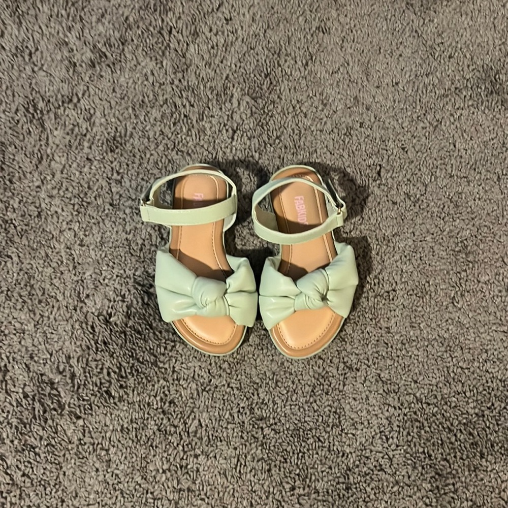 FabKids size 8 mint green Never Worn!